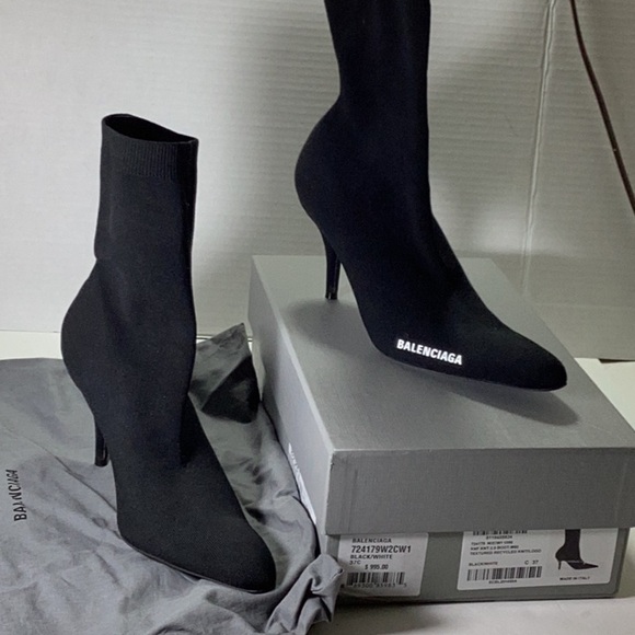 Balenciaga
Women's Knife Knit High Heel Booties - Picture 9 of 11